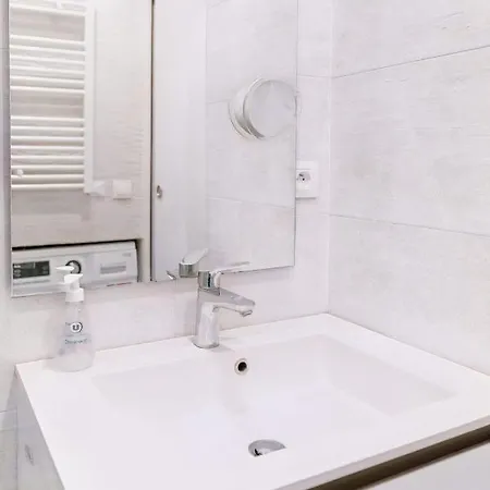 Modern And Renovated Studio In The Marais Appartamento