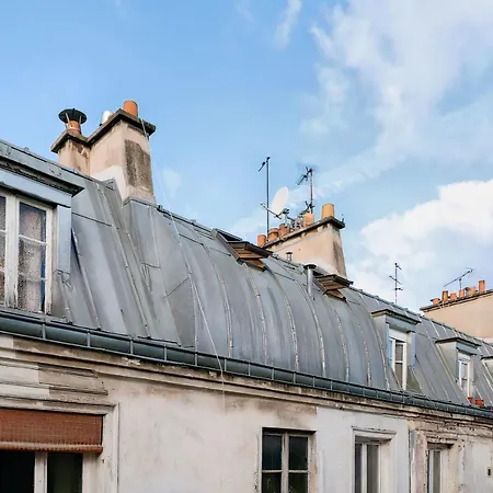 Modern And Renovated Studio In The Marais